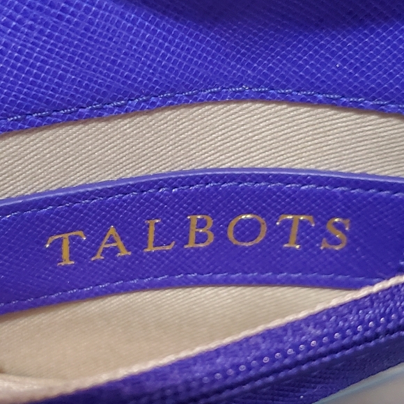 Talbots Women's Tiffany Blue Leather Zip Around Wallet With Heart Zipper Pull - Picture 6 of 8